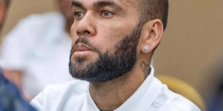 Daniel Alves Conta com Ajuda do Pai de Neymar para Pagar Fiança e Obter Liberdade Provisória