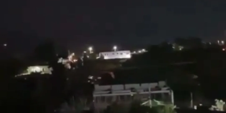 ( Video) Noite de Tensão: Rajadas de Tiros Assustam Moradores em Itaguaí 