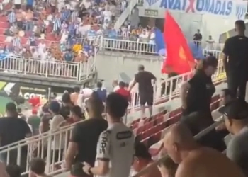 ( Videos)Torcedor é Socorrido Após Ser Golpeado com Barra de Ferro