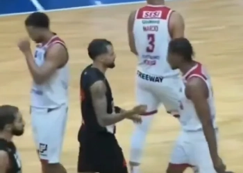 ( VIDEO) COVARDIA NO ESPORTE: AGRESSÃO COVARDE NO NBB