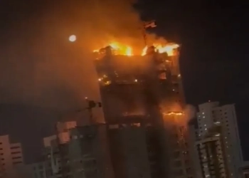 Incêndio Devasta Prédio na Torre, Zona Oeste do Recife: Vídeo Revela Desabamento