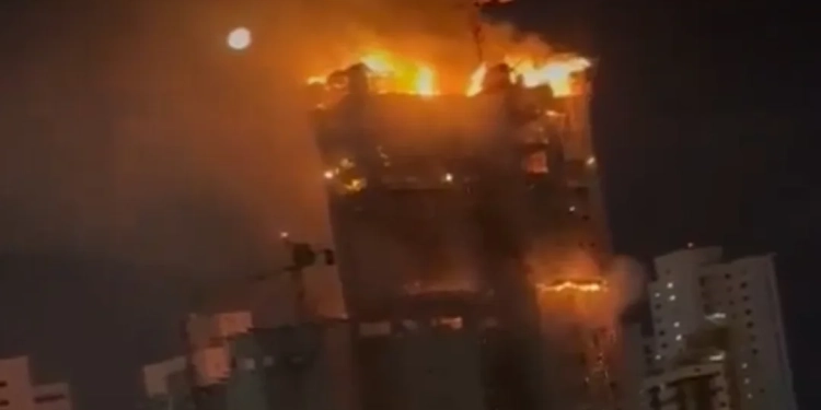 Incêndio Devasta Prédio na Torre, Zona Oeste do Recife: Vídeo Revela Desabamento