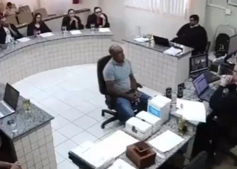 ( Video) Justiça com as Próprias Mãos: O Dia em que o Tribunal de Recife se Tornou Palco de Vingança