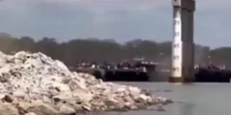 Barcaça Colide com Ponte sobre o Rio Arkansas, Marca Segunda Ocorrência em Uma Semana nos EUA