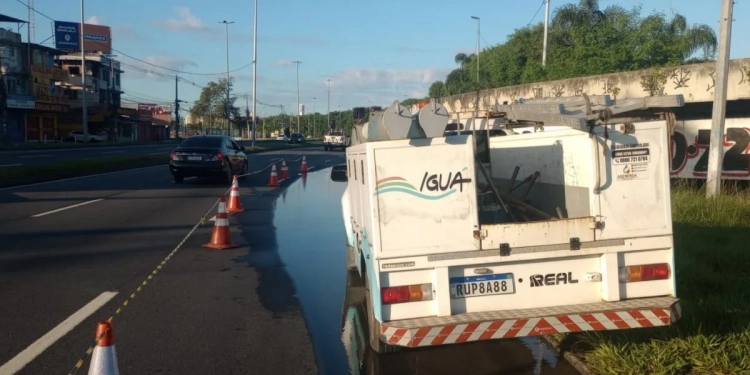 Vazamento em Avenida Principal Pode Deixar Dez Bairros da Zona Oeste do Rio Sem Água