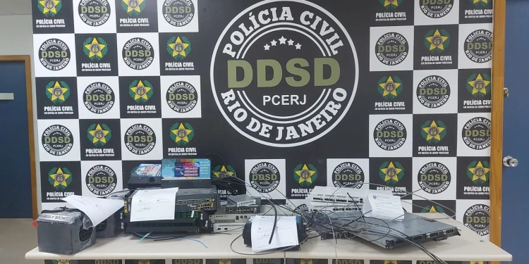 Urgente: Polícia Civil fecha empresa clandestina de internet em Paciência