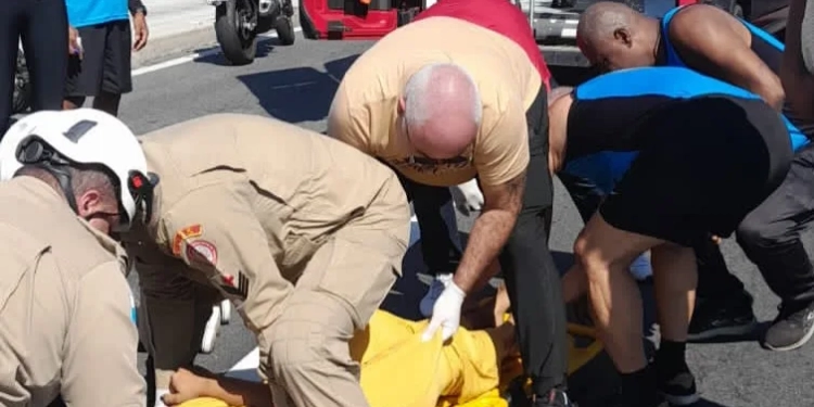 ( Fotos)Helicóptero Resgata Vítima de Acidente na Barra da Tijuca Após Fechamento Dramático da Av. das Américas