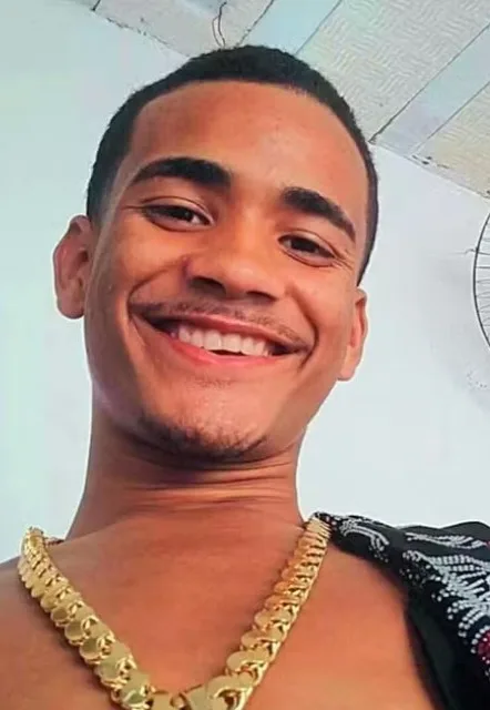 Jovem DJ Promissor Brutalmente Assassinado em Frente de Casa no Rio