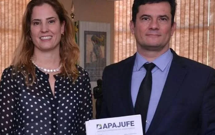 Corregedoria Afasta Juíza Gabriela Hardt e Desembargadores do TRF4 por Irregularidades Graves