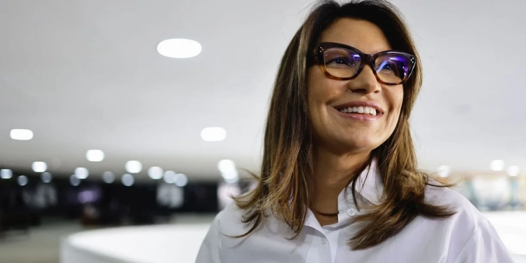 EXCLUSIVO: CPI DA PRIMEIRA DAMA À VISTA? CONGRESSISTAS ACUSAM JANJA LULA DA SILVA DE GOVERNAR O BRASIL NAS SOMBRAS
