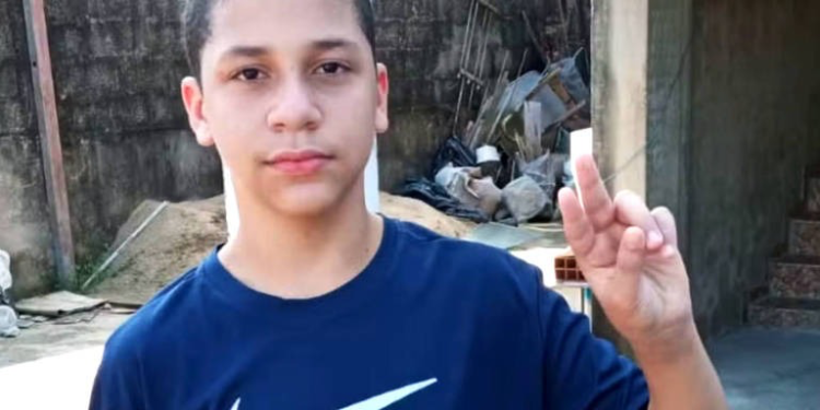 Bullying mata!! Justiça por Carlos!!