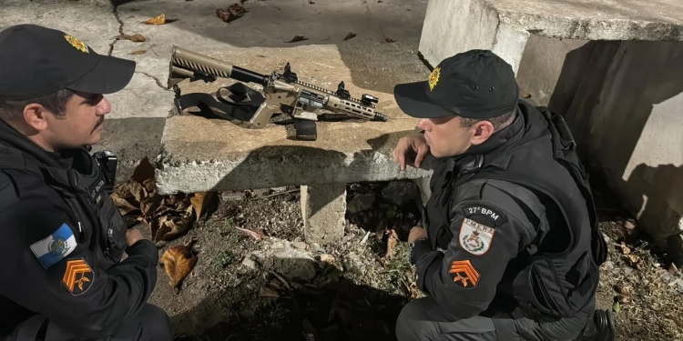 Policia apreende armamento de guerra em Santa Cruz