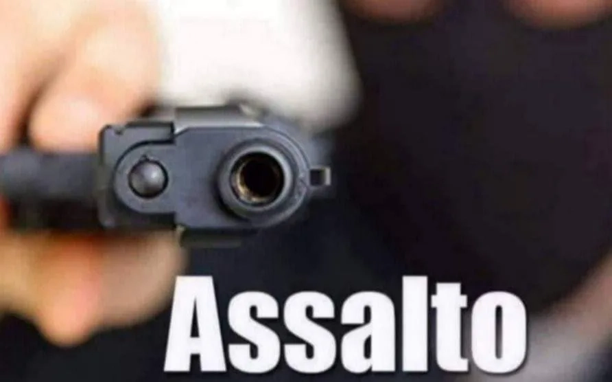 ( VÍDEO) ASSALTANTE AUDACIOSO ASSUSTA COMERCIANTES EM CAMPO GRANDE