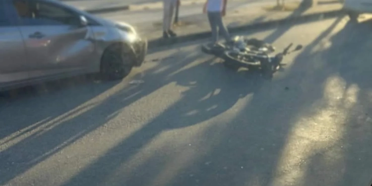 Colisão Violenta entre Carro e Moto Paralisa Avenida Cesário de Melo
