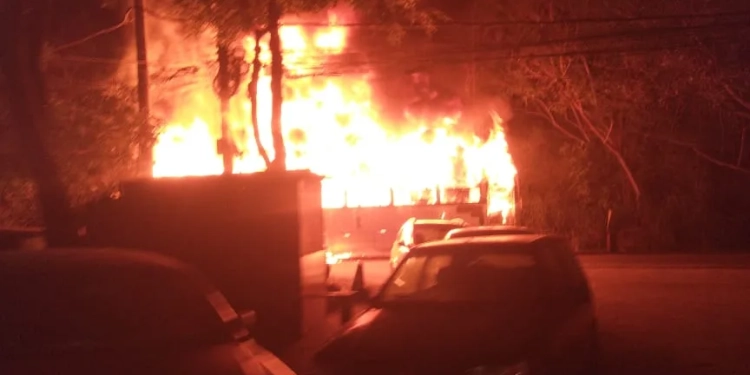 URGENTE: ( FOTOS) GUERRA NO RECREIO!! TIROTEIO, INCÊNDIO E CAOS NESSA NOITE!!