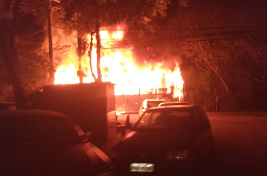 URGENTE: ( FOTOS) GUERRA NO RECREIO!! TIROTEIO, INCÊNDIO E CAOS NESSA NOITE!!