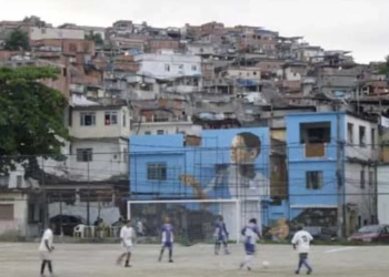 Comando Vermelho Se Fortalece no Rio Após Restrições do STF nas Favelas!