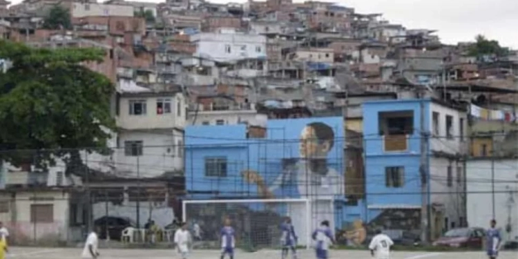 Comando Vermelho Se Fortalece no Rio Após Restrições do STF nas Favelas!