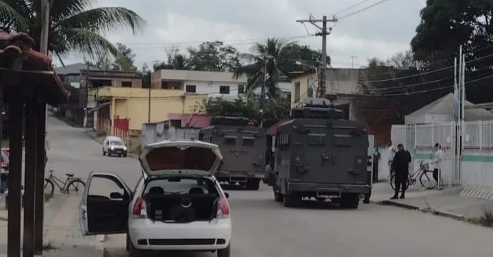 Alerta Máximo em Seropédica: Blindados da PM nas Ruas Para Barrar Guerra Iminente!