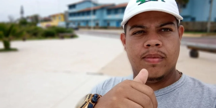 HOMEM É EXECUTADO EM FRENTE A UM MERCADO NO RJ