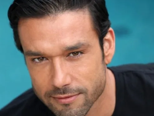 Ator Sérgio Marone Declara Amor Ecossexual: Prazeres Naturais e a Surpreendente “Seleção Natural” de Amizades