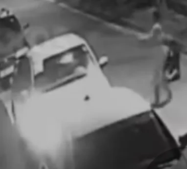 ( VÍDEO) Motorista de App Expulsa Mãe e Filha do Carro em Cena Chocante no RJ