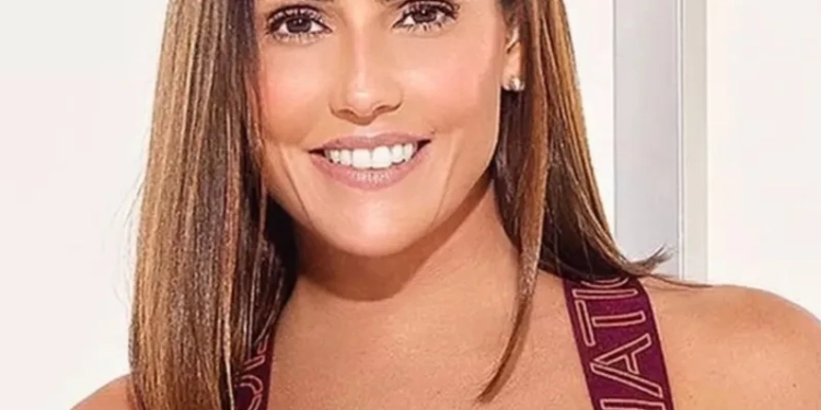 Bomba!!! Deborah Secco é flagrada aos beijos com suposto affair em passeio de barco enquanto ainda era casada com Hugo Moura