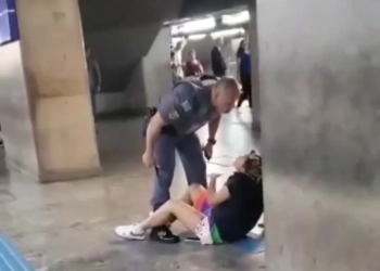 Escândalo no Metrô: Policial Militar Agride Jovem LGBTQIA+ em Ataque Chocante!