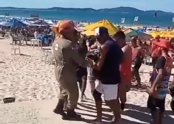 ( atualizando)Tragédia na Areia: Ambulante é Brutalmente Esfaqueada por Colega em praia do Rio