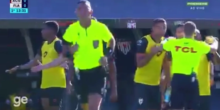 Expulsão Polêmica: Jair Ventura Recebe Cartão Vermelho em Clássico Contra o Flamengo