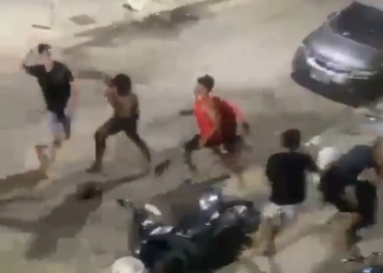( video)Menor de Idade em Fúria Atropela Jovens Após briga em bairro na zona oeste