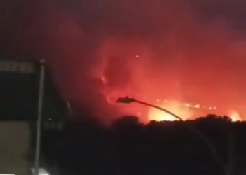 ( Video) Incêndio assusta moradores em comunidade na Zona Oeste