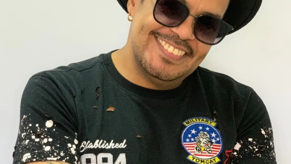 Jean Jade Encanta com Diversidade Musical no Palco do West Musical