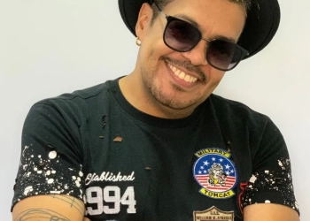 Jean Jade Encanta com Diversidade Musical no Palco do West Musical