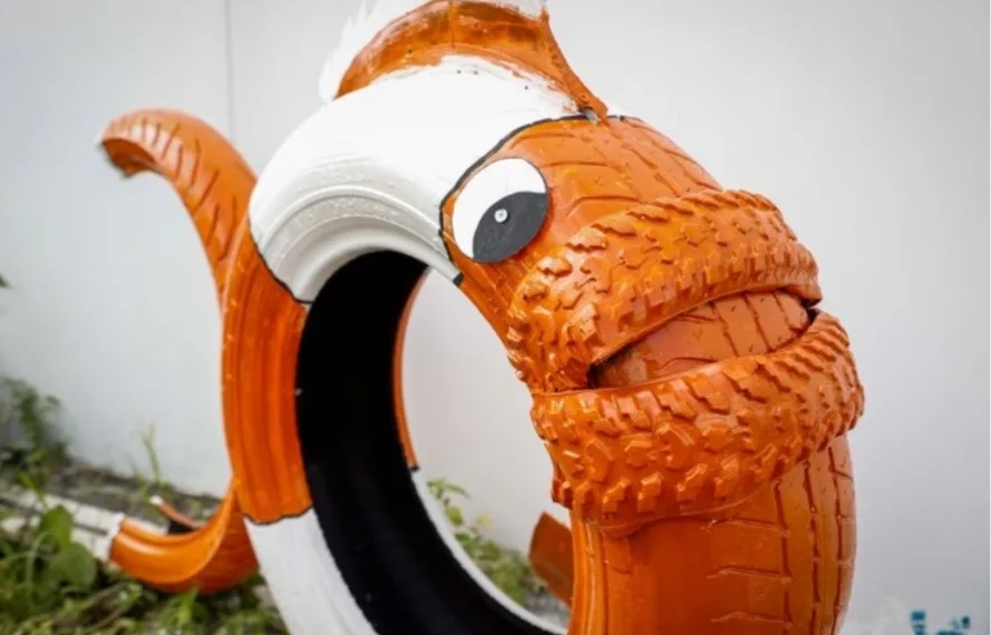 Pneus descartados viram artesanato em Clínica da Família em Santíssimo