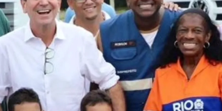 Eduardo Paes e Comlurb Modernizam Coleta de Lixo na Zona Oeste