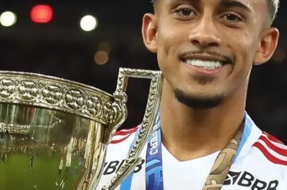 Carro de Matheus Gonçalves, Atacante do Flamengo, Roubado Após Final do Campeonato Carioca: Medalha da Conquista Também Levada