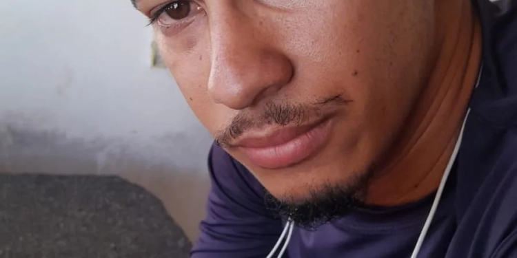 Sequestro em Comunidade do Rio: Motoboy Desaparece Após entrega