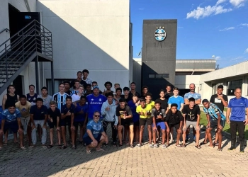 Jogadores e funcionários do time de base do Grêmio estão ilhados e sem socorro