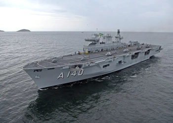 Maior Navio da Marinha Brasileira é Enviado ao Rio Grande do Sul para Auxílio em Catástrofe