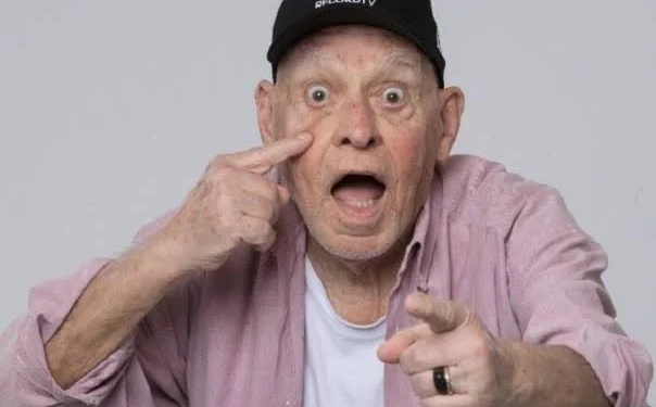 OLHO NO LANCE!! MORRE O NARRADOR ESPORTIVO SILVIO LUIZ