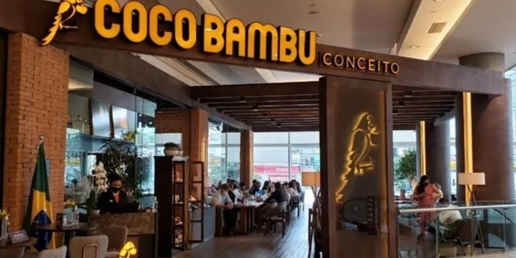 Coco Bambu está precisando de  auxiliar de limpeza, auxiliar de cozinha, caixa, garçom – 1.630,12 – com e sem experiência