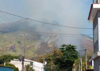 Incêndio de Grandes Proporções Ameaça mata em Campo Grande