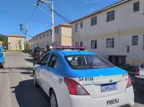 Tragédia no Rio: Homem Mata Pai e Irmão em Briga Familiar