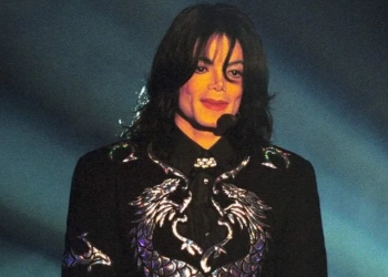 Michael Jackson não morreu!! Está no Rio