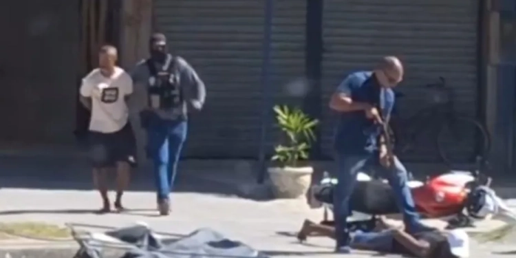 ( Vídeo) Dois milicianos presos nesse momento em Seropédica