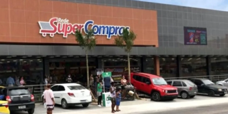 Super Compras está precisando de  operadora de caixa, repositor, jovem aprendiz, operador de FLV, fiscal – 1.538,34- com e sem experiência