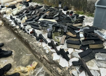Polícia Militar Apreende Arsenal na Zona Oeste do Rio: 60 Granadas e Mais de 400 Carregadores Encontrados