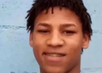 Terror em Guaratiba: Jovem é Brutalmente Assassinato na Frente da Mãe e corpo levado por criminosos