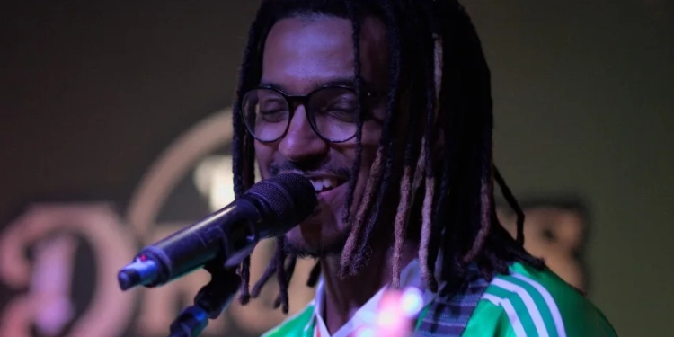 West Musical” apresenta show do cantor Yago Eloy